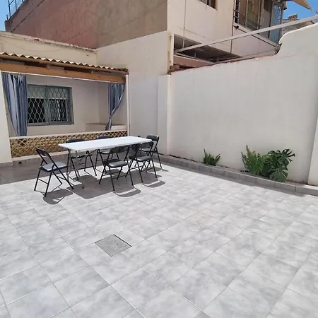 Alquilo Casa En Campello Centro 度假居 *