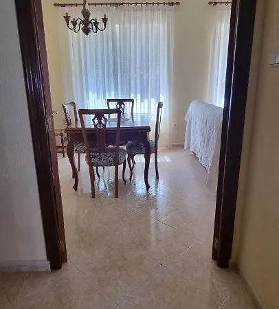Alquilo Casa En Campello Centro 度假居 *